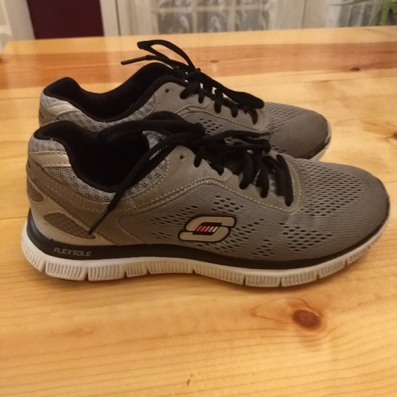 skechers knit tennis shoes